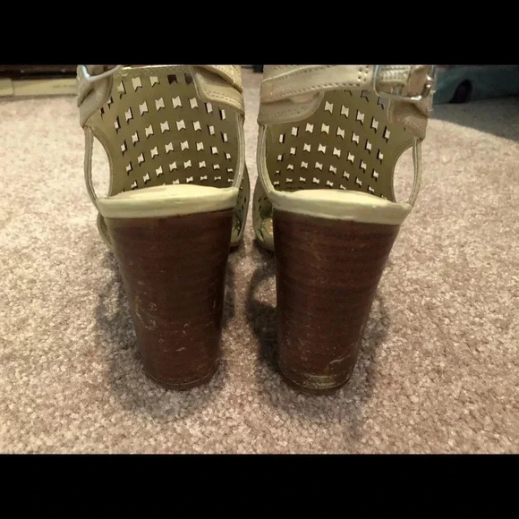 Sbicca lightening heels perforated 6.5 sandals - Picture 6 of 7